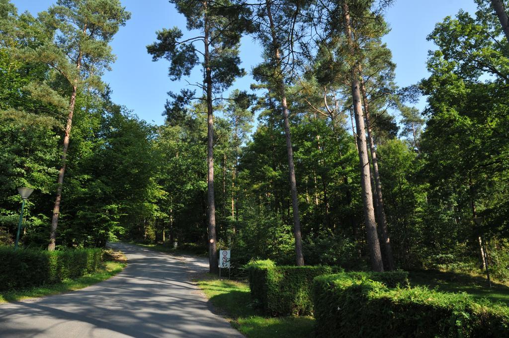 Village De Vacances De Vencimont Вонеше Экстерьер фото